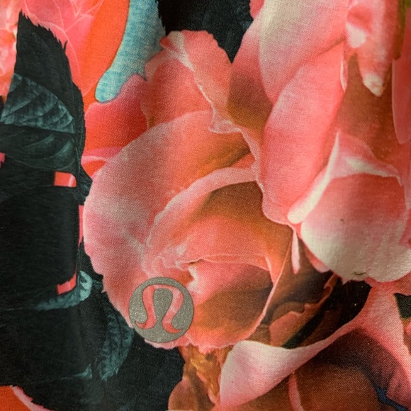 Lululemon floral shorts with built in tight black shorts. Ladies size 4. EUC - Picture 11 of 13